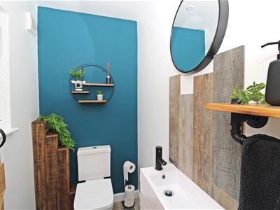 Annexe Cloakroom